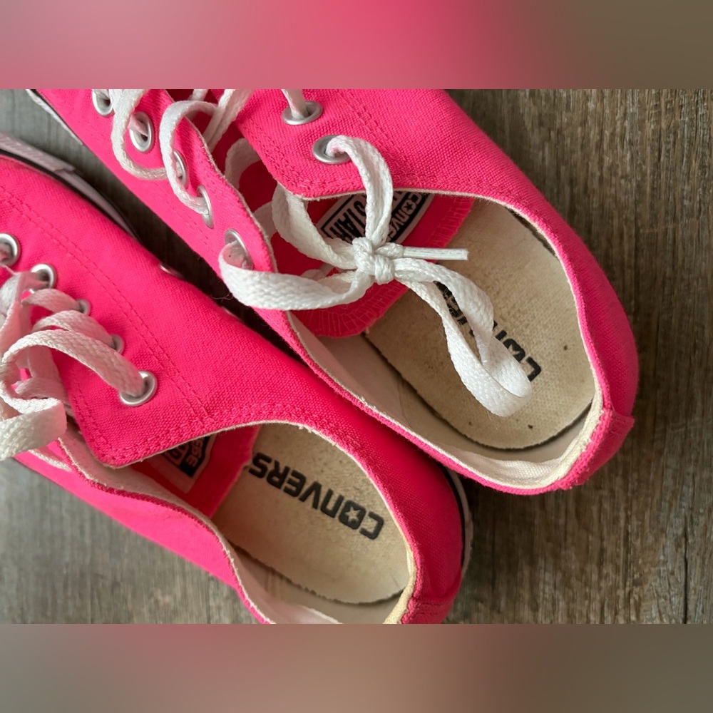 Women’s Hot Pink Canvas Sneakers size 9 - Picture 4 of 9